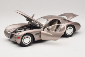 Chrysler Atlantic Beige Guiloy 1:18 68570 Metal - imagem 2 de 8