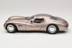 Chrysler Atlantic Beige Guiloy 1:18 68570 Metal - imagem 4 de 8