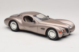Chrysler Atlantic Beige Guiloy 1:18 68570 Metal - imagem 6 de 8