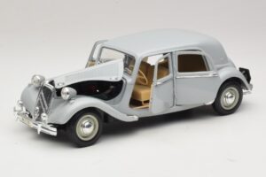 Citroen 15CV Six Cinzento Maisto 1:18 31837 Metal - imagem 2 de 8