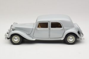 Citroen 15CV Six Cinzento Maisto 1:18 31837 Metal - imagem 4 de 8