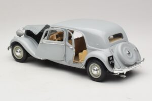 Citroen 15CV Six Cinzento Maisto 1:18 31837 Metal - imagem 5 de 8