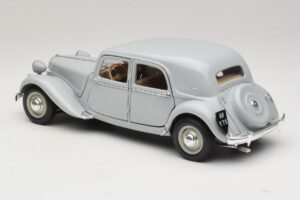 Citroen 15CV Six Cinzento Maisto 1:18 31837 Metal - imagem 7 de 8