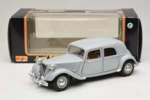 Citroen 15CV Six Cinzento Maisto 1:18 31837 Metal - imagem 8 de 8