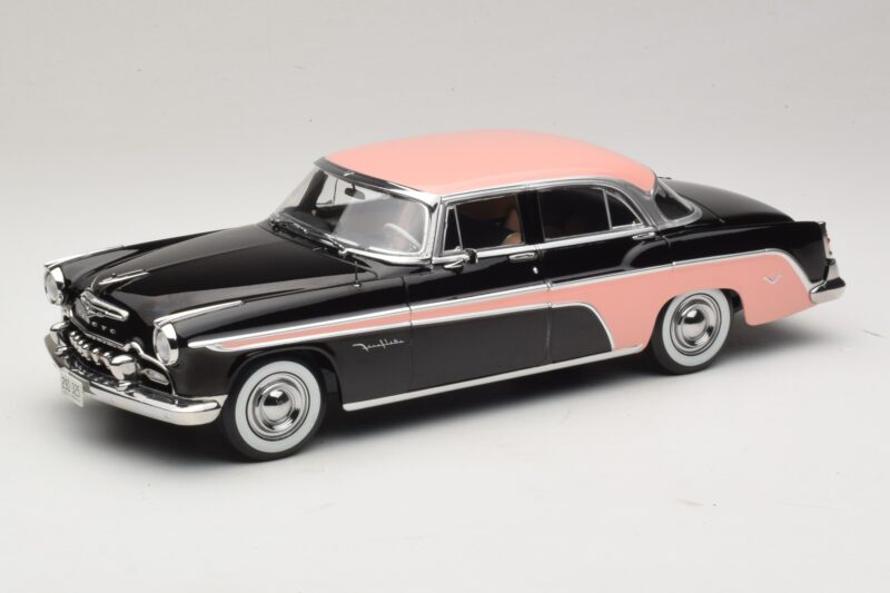 DeSoto Fireflite Sedan Preto & Rosa KK-Scale 1:18 KKDC181542 Metal