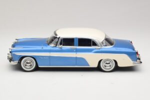 DeSoto Fireflite Sedan Azul Metálico & Creme KK-Scale 1:18 KKDC181544 Metal - imagem 3 de 6