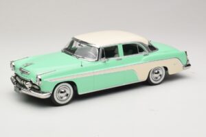 DeSoto Fireflite Sedan Verde Claro & Creme KK-Scale 1:18 KKDC181543 Metal