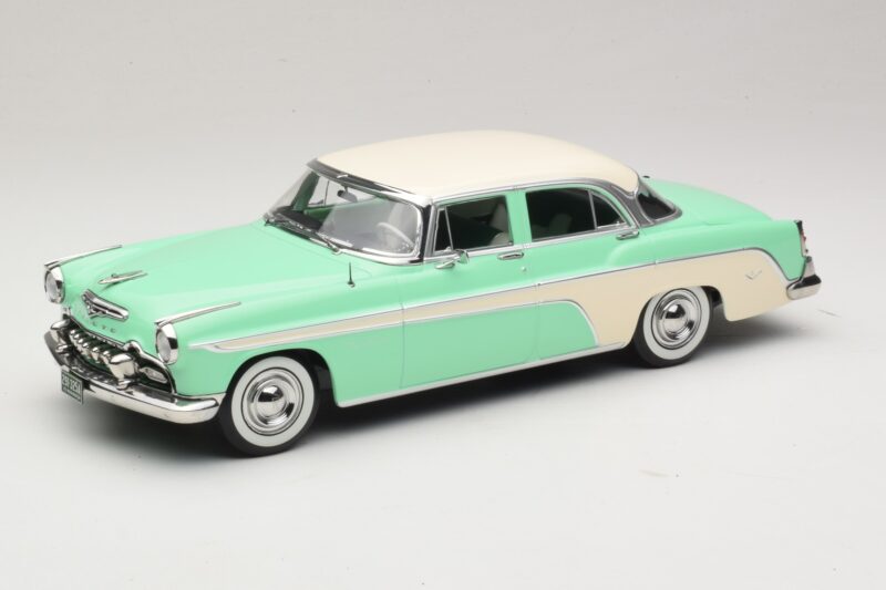 DeSoto Fireflite Sedan Verde Claro & Creme KK-Scale 1:18 KKDC181543 Metal