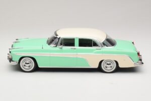 DeSoto Fireflite Sedan Verde Claro & Creme KK-Scale 1:18 KKDC181543 Metal - imagem 3 de 6