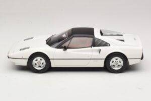 Ferrari 308 GTS Branco MCG 1:18 MCG18664 Metal - imagem 3 de 6
