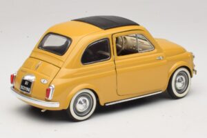 Fiat 500 Amarelo Solido 1:18 8042 Metal - imagem 3 de 8