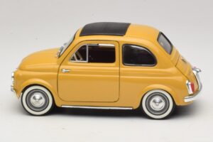 Fiat 500 Amarelo Solido 1:18 8042 Metal - imagem 4 de 8