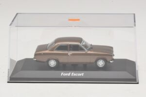 Ford Escort Mk1 Castanho Metálico Maxichamps 1:43 940081000 Metal - imagem 4 de 5