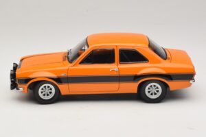 Ford Escort Mk1 RS1600 AVO Laranja Com Riscas Pretas Minichamps 1:18 100688104 Metal - imagem 4 de 8