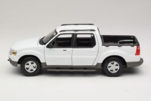 Ford Explorer Sport Trac Branco Maisto 1:18 36891 Metal - imagem 4 de 8