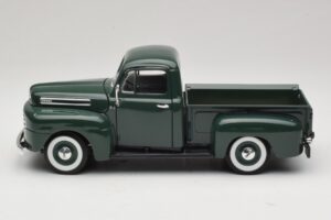 Ford F-1 Verde Road Legends 1:18 92218 Metal - imagem 4 de 8