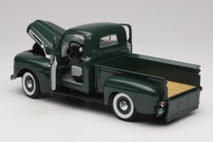 Ford F-1 Verde Road Legends 1:18 92218 Metal - imagem 5 de 8