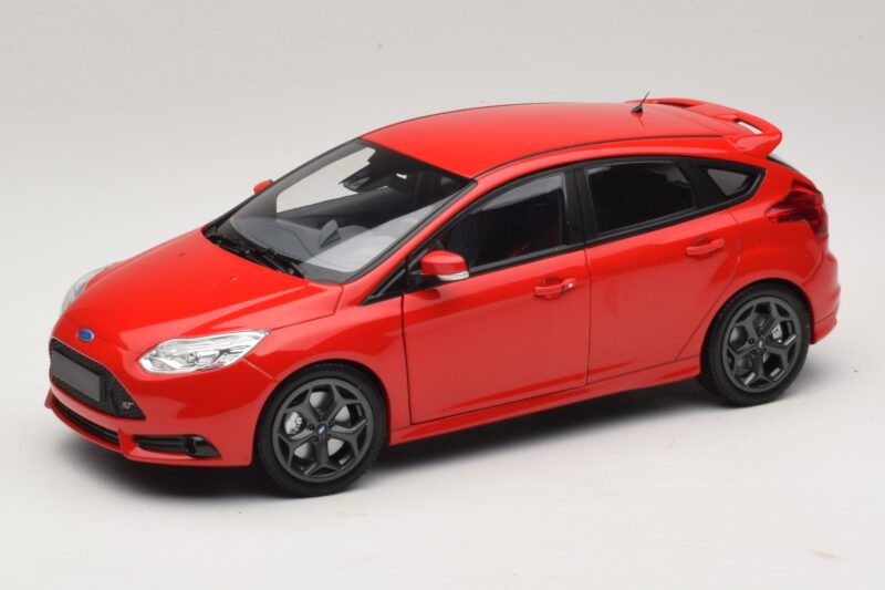 Ford Focus ST Mk2 Vermelho Minichamps 1:18 110082002 Metal