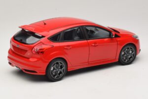 Ford Focus ST Mk2 Vermelho Minichamps 1:18 110082002 Metal - imagem 3 de 8