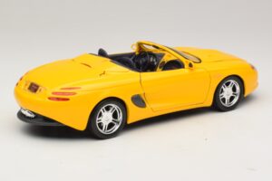 Ford Mustang Mach III Descapotável Amarelo Maisto 1:18 32815 Metal - imagem 3 de 8
