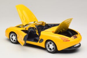 Ford Mustang Mach III Descapotável Amarelo Maisto 1:18 32815 Metal - imagem 5 de 8