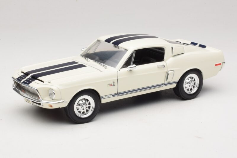 Ford Shelby GT500KR Branco Road Legends 1:18 92168 Metal