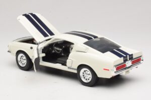 Ford Shelby GT500KR Branco Road Legends 1:18 92168 Metal - imagem 5 de 8