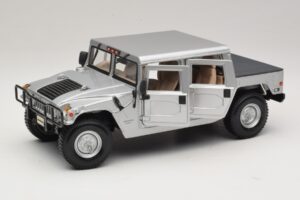 Hummer H1 Hardtop Prateado Maisto 1:18 36857 Metal - imagem 2 de 8