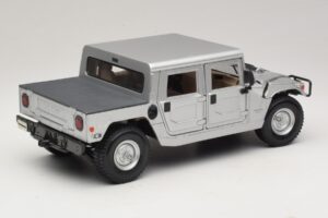 Hummer H1 Hardtop Prateado Maisto 1:18 36857 Metal - imagem 3 de 8