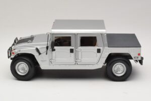 Hummer H1 Hardtop Prateado Maisto 1:18 36857 Metal - imagem 4 de 8