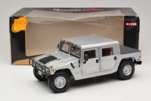 Hummer H1 Hardtop Prateado Maisto 1:18 36857 Metal - imagem 8 de 8