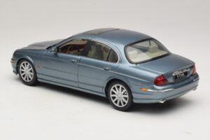 Jaguar S-Type X200 Azul Maisto 1:18 31865 Metal - imagem 7 de 8