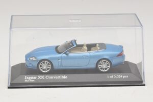 Jaguar XK X150 Cabriolet Azul Claro Metálico Minichamps 1:43 400130530 Metal - imagem 4 de 5