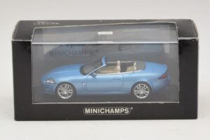 Jaguar XK X150 Cabriolet Azul Claro Metálico Minichamps 1:43 400130530 Metal - imagem 5 de 5