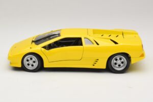 Lamborghini Diablo Amarelo Maisto 1:18 32803 Metal - imagem 4 de 8