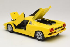 Lamborghini Diablo Amarelo Maisto 1:18 32803 Metal - imagem 5 de 8