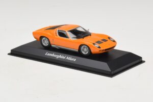 Lamborghini Miura P400 Laranja Maxichamps 1:43 940103001 Metal - imagem 3 de 5