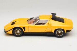 Lamborghini Miura SVR Amarelo & Preto Kyosho 1:18 08319GY Metal - imagem 4 de 8