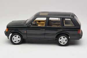 Land Rover Range Rover P38A 4.6 HSE Verde Metálico AUTOart 1:18 70010 Metal - imagem 4 de 8