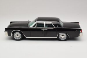 Lincoln Continental Preto KK-Scale 1:18 KKDC181483 Metal - imagem 3 de 6