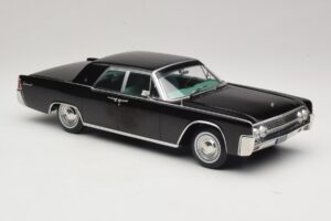 Lincoln Continental Preto KK-Scale 1:18 KKDC181483 Metal - imagem 4 de 6