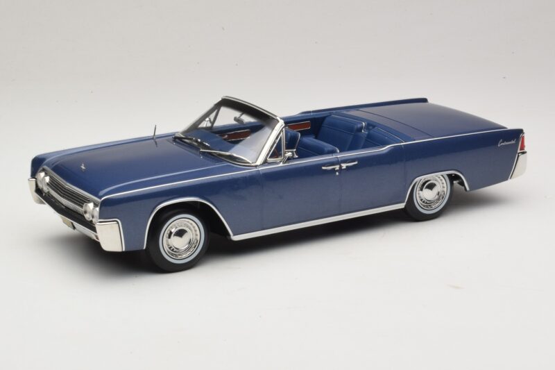 Lincoln Continental Convertible Azul Metálico The Lincoln Lawyer KK-Scale 1:18 KKDC181522 Metal