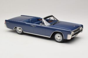 Lincoln Continental Convertible Azul Metálico The Lincoln Lawyer KK-Scale 1:18 KKDC181522 Metal - imagem 5 de 7