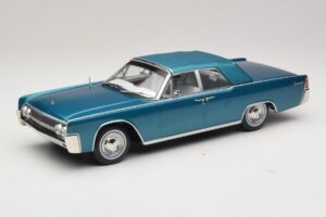 Lincoln Continental Convertible Turquesa Metálico KK-Scale 1:18 KKDC181524 Metal - imagem 2 de 7