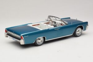 Lincoln Continental Convertible Turquesa Metálico KK-Scale 1:18 KKDC181524 Metal - imagem 3 de 7