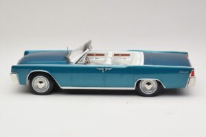 Lincoln Continental Convertible Turquesa Metálico KK-Scale 1:18 KKDC181524 Metal - imagem 4 de 7