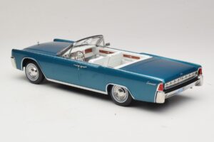 Lincoln Continental Convertible Turquesa Metálico KK-Scale 1:18 KKDC181524 Metal - imagem 6 de 7