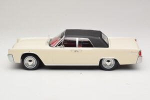 Lincoln Continental Convertible Branco John F. Kennedy KK-Scale 1:18 KKDC181523 Metal - imagem 4 de 7
