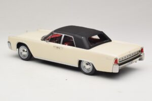 Lincoln Continental Convertible Branco John F. Kennedy KK-Scale 1:18 KKDC181523 Metal - imagem 6 de 7