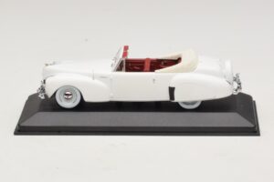 Lincoln Continental Descapotável Branco Minichamps 1:43 Lincoln Continental Descapotável Branco Minichamps 1:43 400082501 Metal